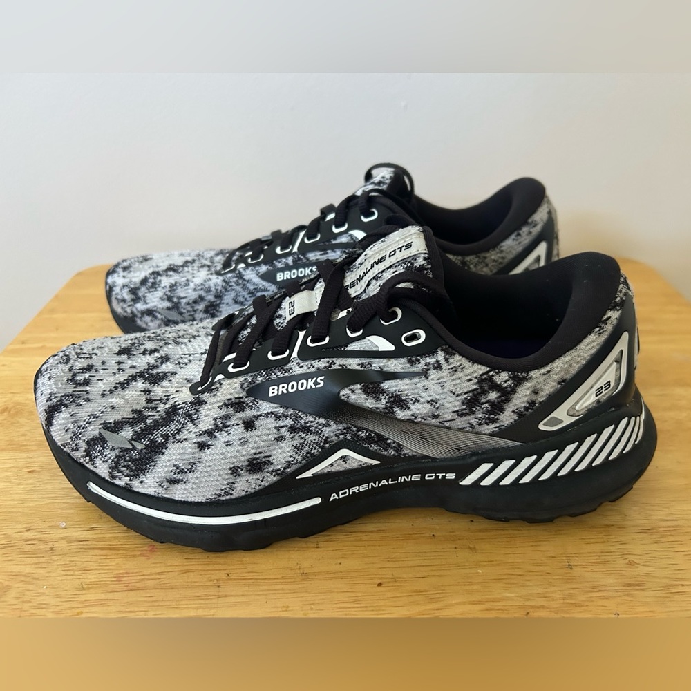 Brooks Adrenaline GTS 23 Running Shoes Gray Blk Size 8.5 D